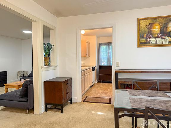 5th image of 614 Middlesex Ave