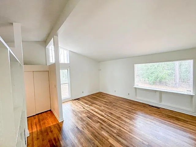3 bed, 1298 sqft, $1,950 — Photo 4