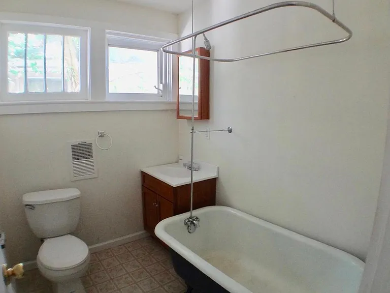 802 Bridge St #2 — Photo 7