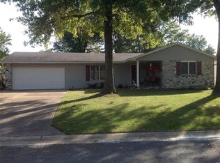 828 Wildwood Dr, Bethalto, IL