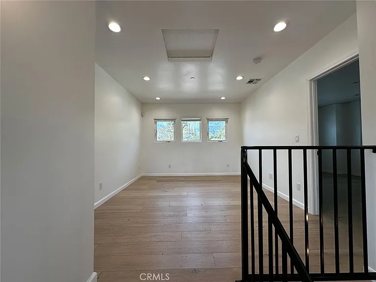 448 Linwood Ave — Photo 13