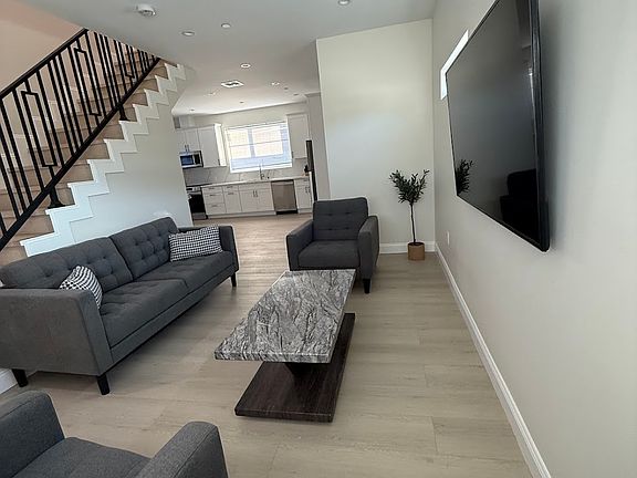 2nd image of 10743 Saticoy St
