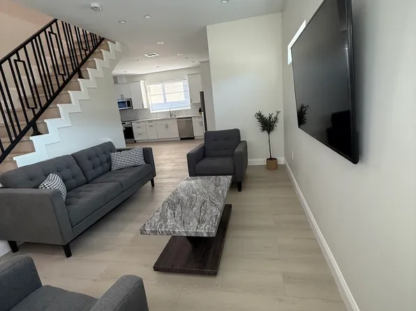 10743 Saticoy St, Sun Valley, CA 91352
