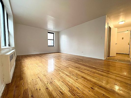 3rd image of 860 E 18th St APT 4A