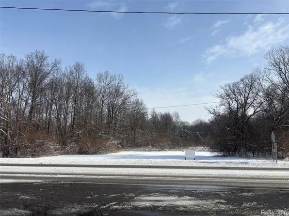 1 Wayne Rd, Romulus, MI 48174