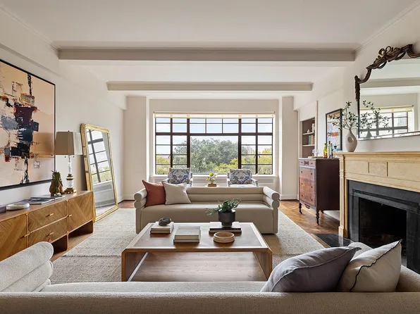 130 E End Ave #8A, New York, NY 10028