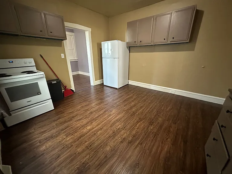 84 E Franklin St — Photo 10