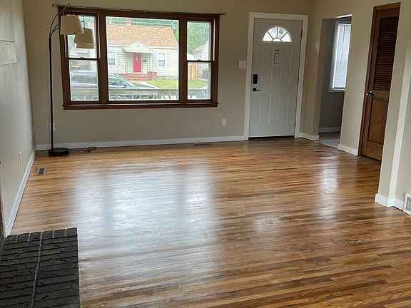 4th image of 2923 Rebecca St