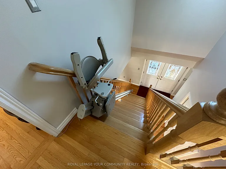 203 Lake Dr E — Photo 24