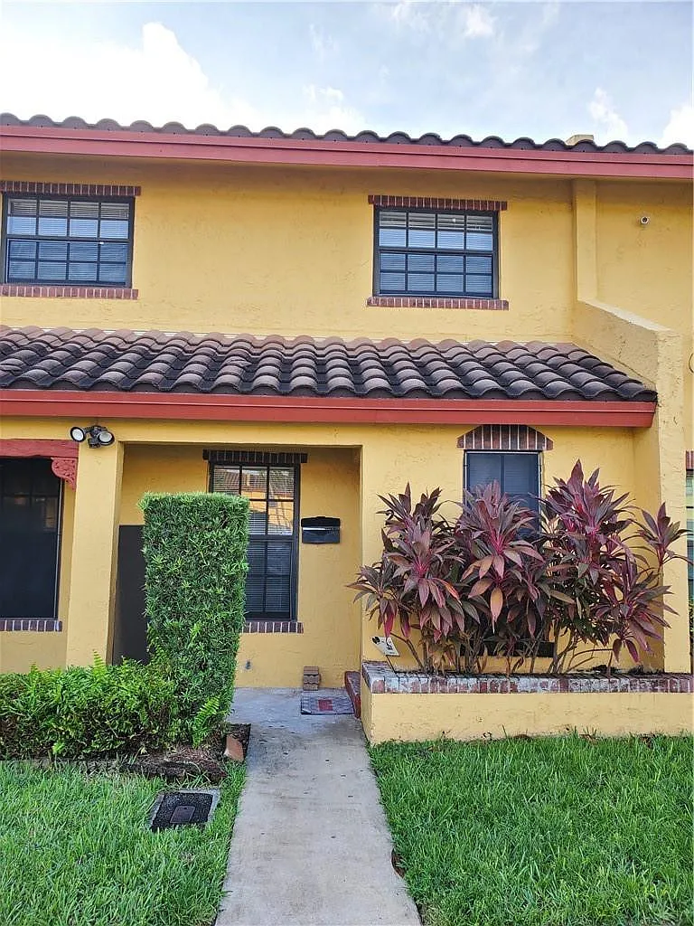 4 bed, 2.5 bath, 1640 sqft, $3,500 — Photo 2