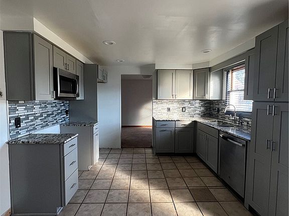4th image of 141 Sidway St