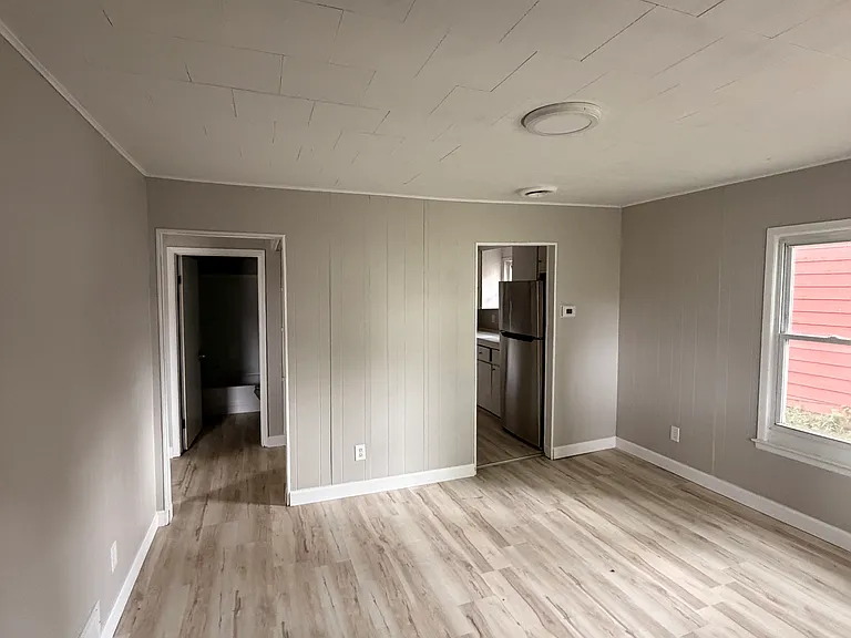 11299 Chalmers Ave — Photo 7