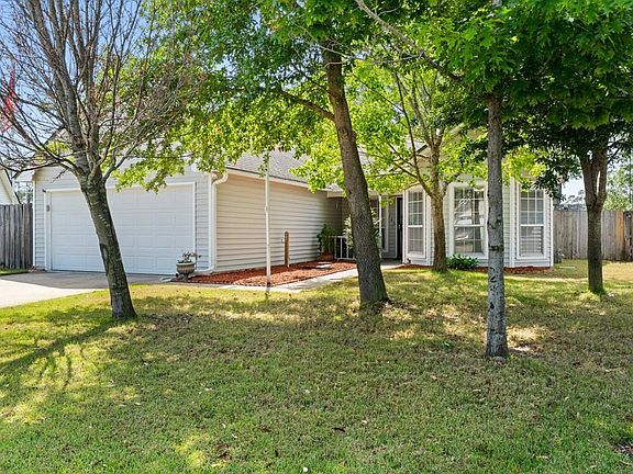 2nd image of 142 Heritage Cir