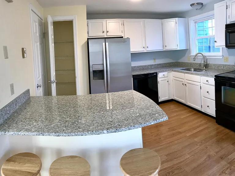 77 Baldwin Dr — Photo 2