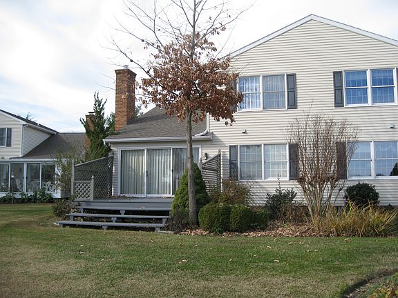 Rear Deck, Water Side