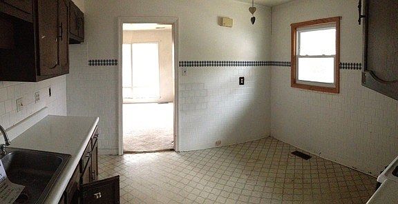 3rd image of 425 Shabbona Dr