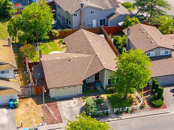 4th image of 863 Holly Avenue