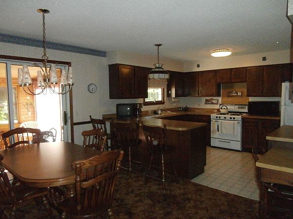 Kitchen & Dining Area
