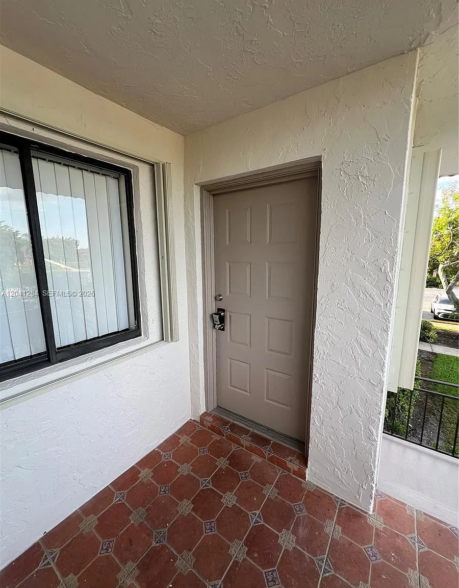 Racquet Club Apts At Bona — Photo 1