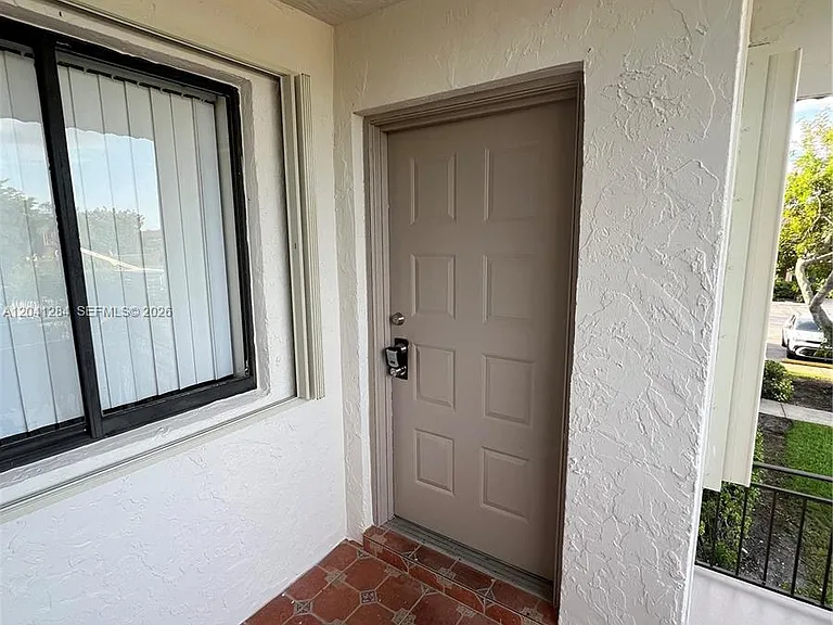 379 Lakeview Dr #205 — Photo 1