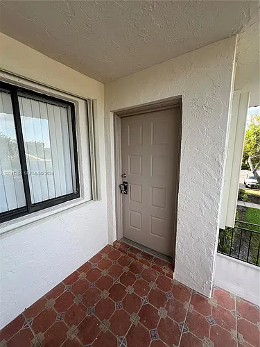 379 Lakeview Dr #205 Photo 1