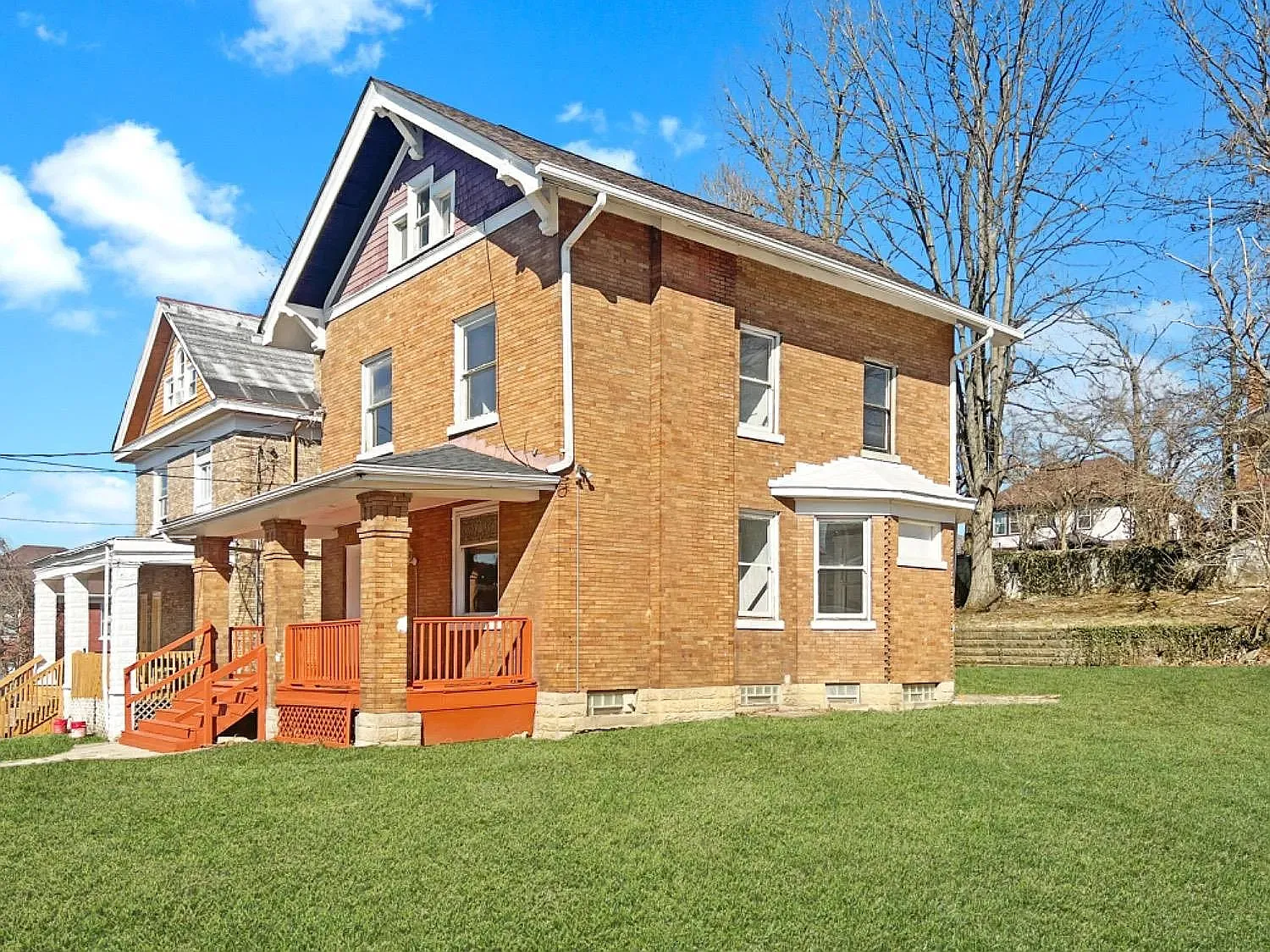 5 bed, 1.0 bath, 1952 sqft, $1,720 — Photo 2