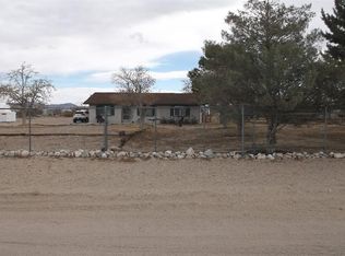 9466 Santa Fe Trl, Lucerne Valley, CA 92356