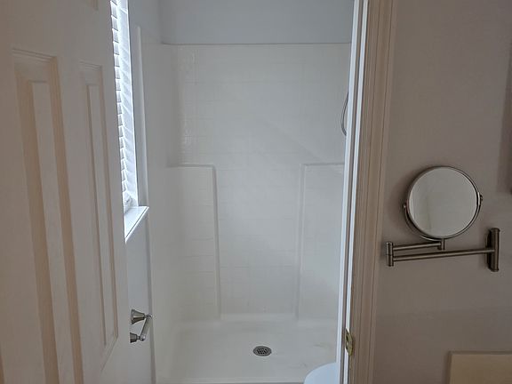 5th image of 10743 Laxton St