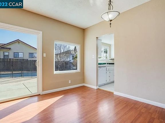 3rd image of 3309 Saint James Pl