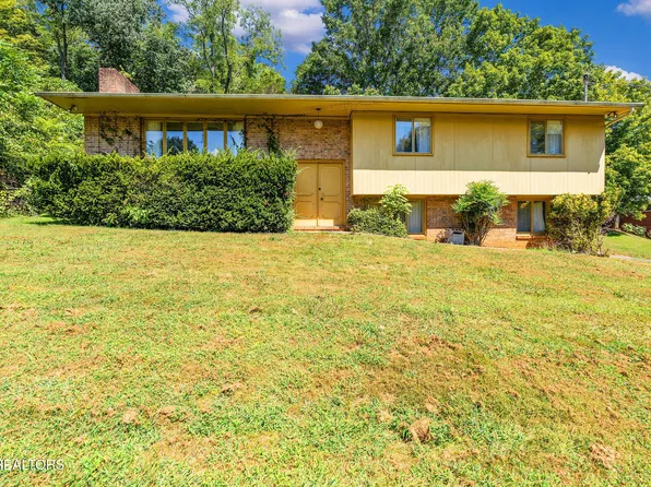 220 Brookfield Dr, Kingsport, TN 37663