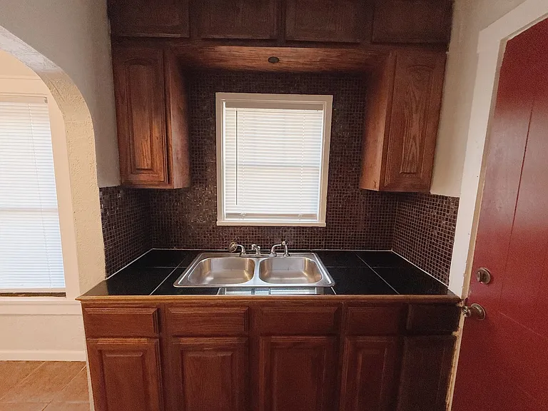 1201 Military Ct — Photo 10