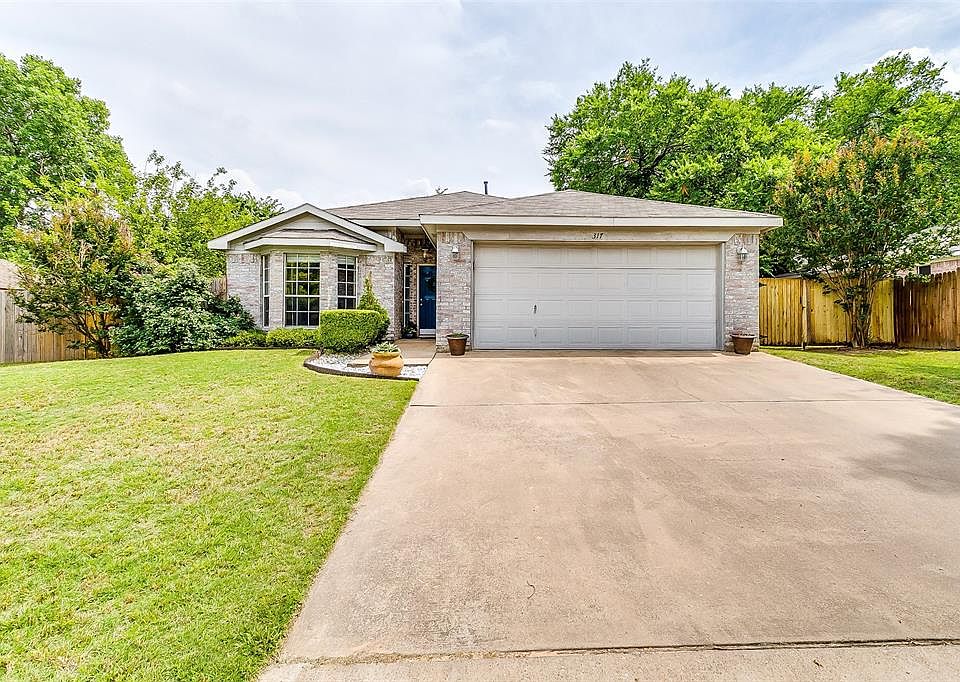 1st image of 317 Sweetwater Dr