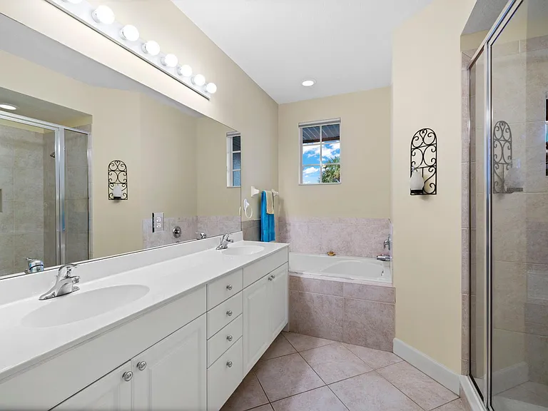 6840 Ascot Dr #201 — Photo 23