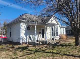 203 W South St, Pinckneyville, IL 62274
