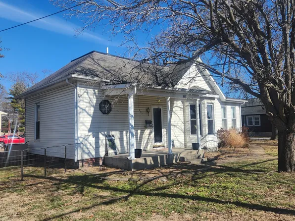 203 W South St, Pinckneyville, IL 62274