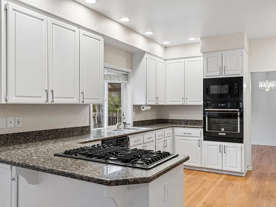 12815 Sierra Vista Dr