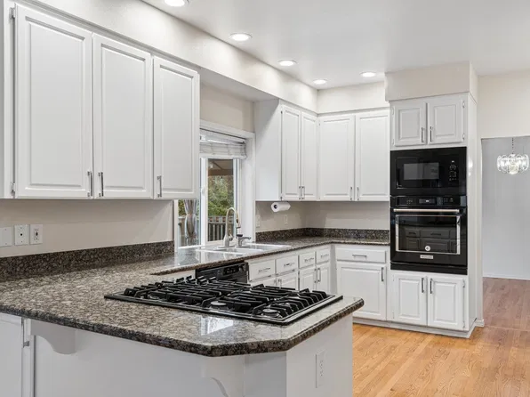 12815 Sierra Vista Dr, Lake Oswego, OR 97035