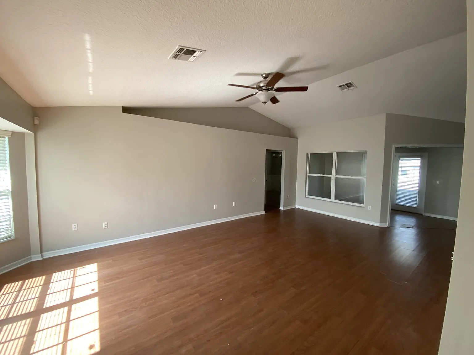 3 bed, 2.0 bath, 1436 sqft, $1,995 — Photo 2