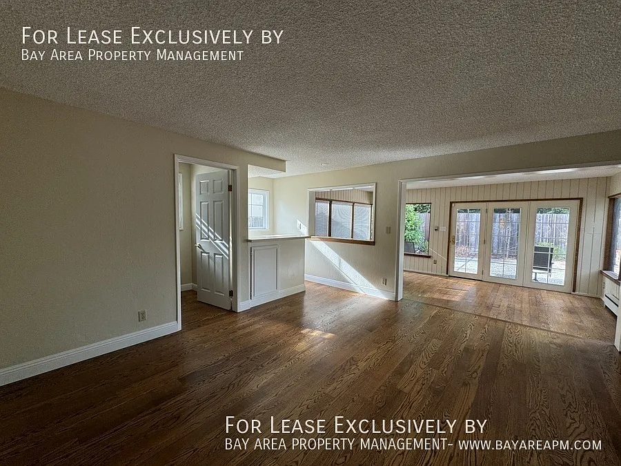 Massive 4 BD/3.5 BA muti-level house with two primaries located in the Millbrae foothills — Photo 3