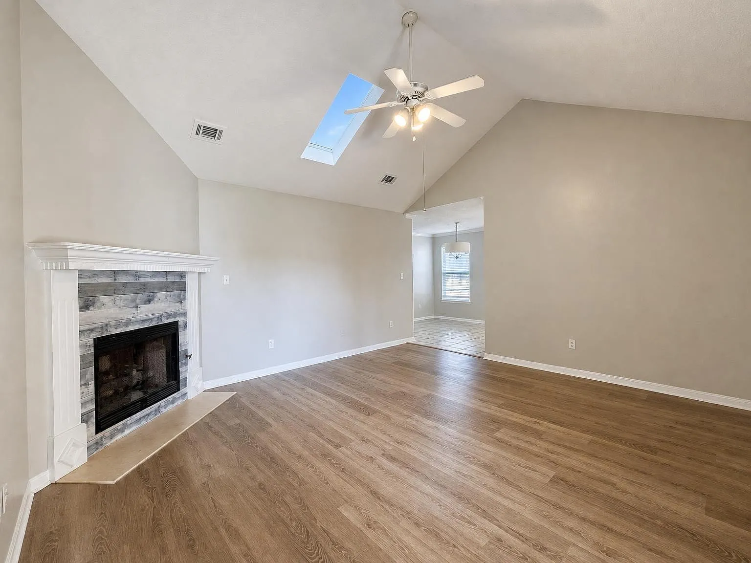 3 bed, 2.0 bath, 1350 sqft, $2,250 — Photo 4