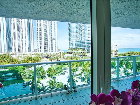 5th image of 100 Bayview Dr APT 711