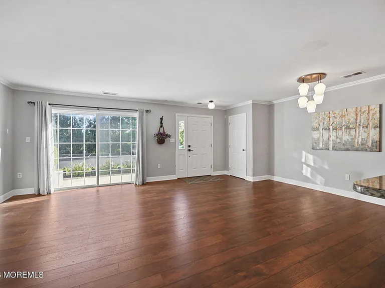 62 Dover Ct — Photo 4