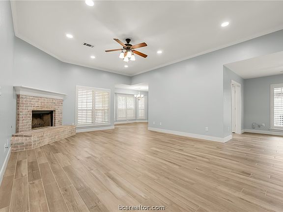 3rd image of 1212 Norfolk Ct