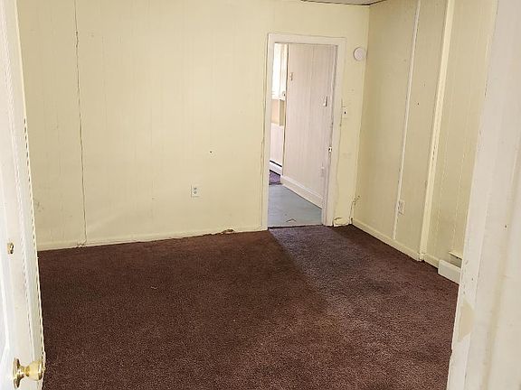 4th image of 300 Lewis Ave