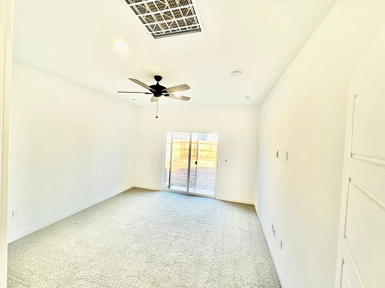 6590 E Krum Ave — Photo 14