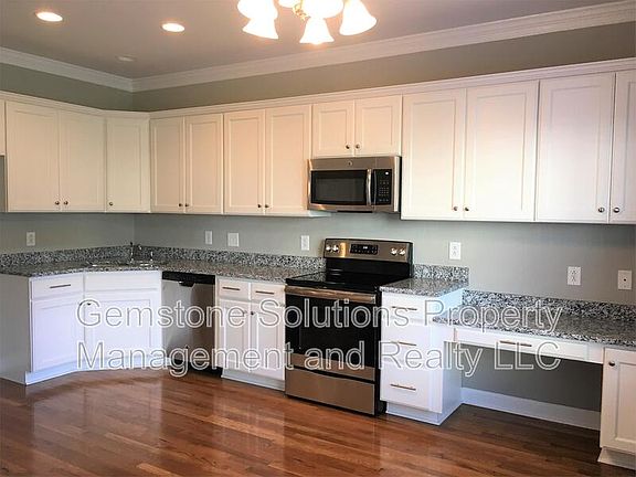 5th image of 3047 Newport Valley Cir