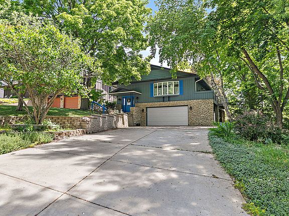 2nd image of 2 Summit Ave