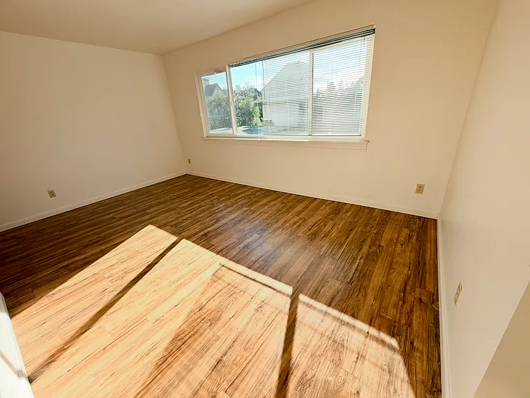 2521 Piedmont Ave #15 — Photo 4