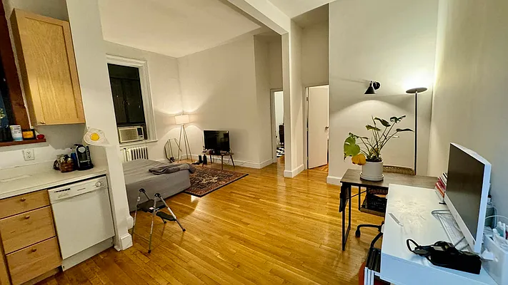 Rented by HOLTON REAL ESTATE INC. | media 20