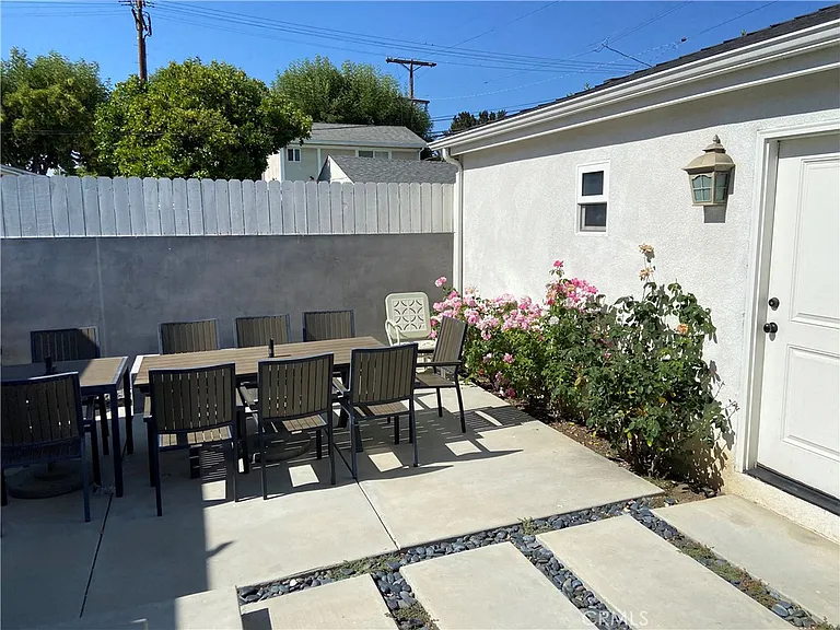 4470 Stansbury Ave — Photo 48